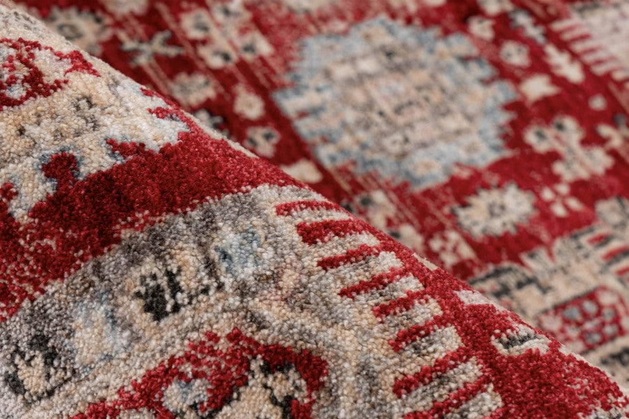 Dak 701 Red Teppich mit klassischem Design in Rot, hochwertige Verarbeitung mit traditionellen Mustern, ideal für ein stilvolles Zuhause. Hamburg