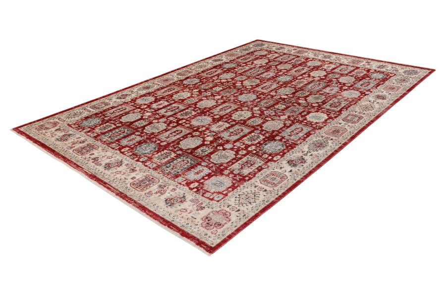 Dak 701 Red Teppich mit klassischem Design in Rot, hochwertige Verarbeitung mit traditionellen Mustern, ideal für ein stilvolles Zuhause.