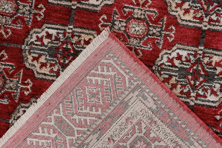 Dak 701 Red Teppich mit klassischem Design in Rot, hochwertige Verarbeitung mit traditionellen Mustern, ideal für ein stilvolles Zuhause.